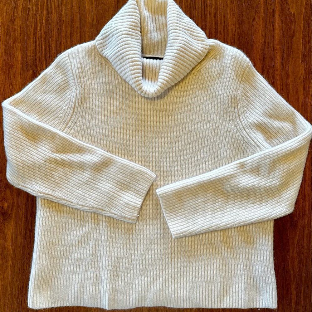 Banana Republic 100% Cashmere Turtleneck- M